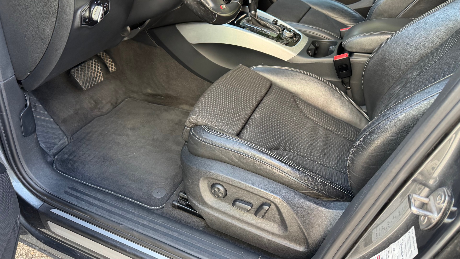 AUDI Q5 2.0 TFSI quattro S-tronic-image-9