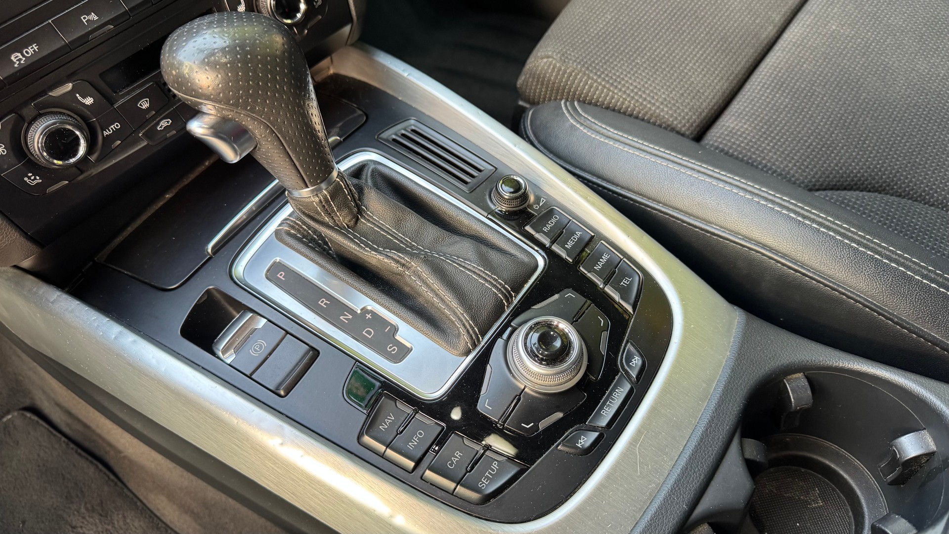 AUDI Q5 2.0 TFSI quattro S-tronic-image-13