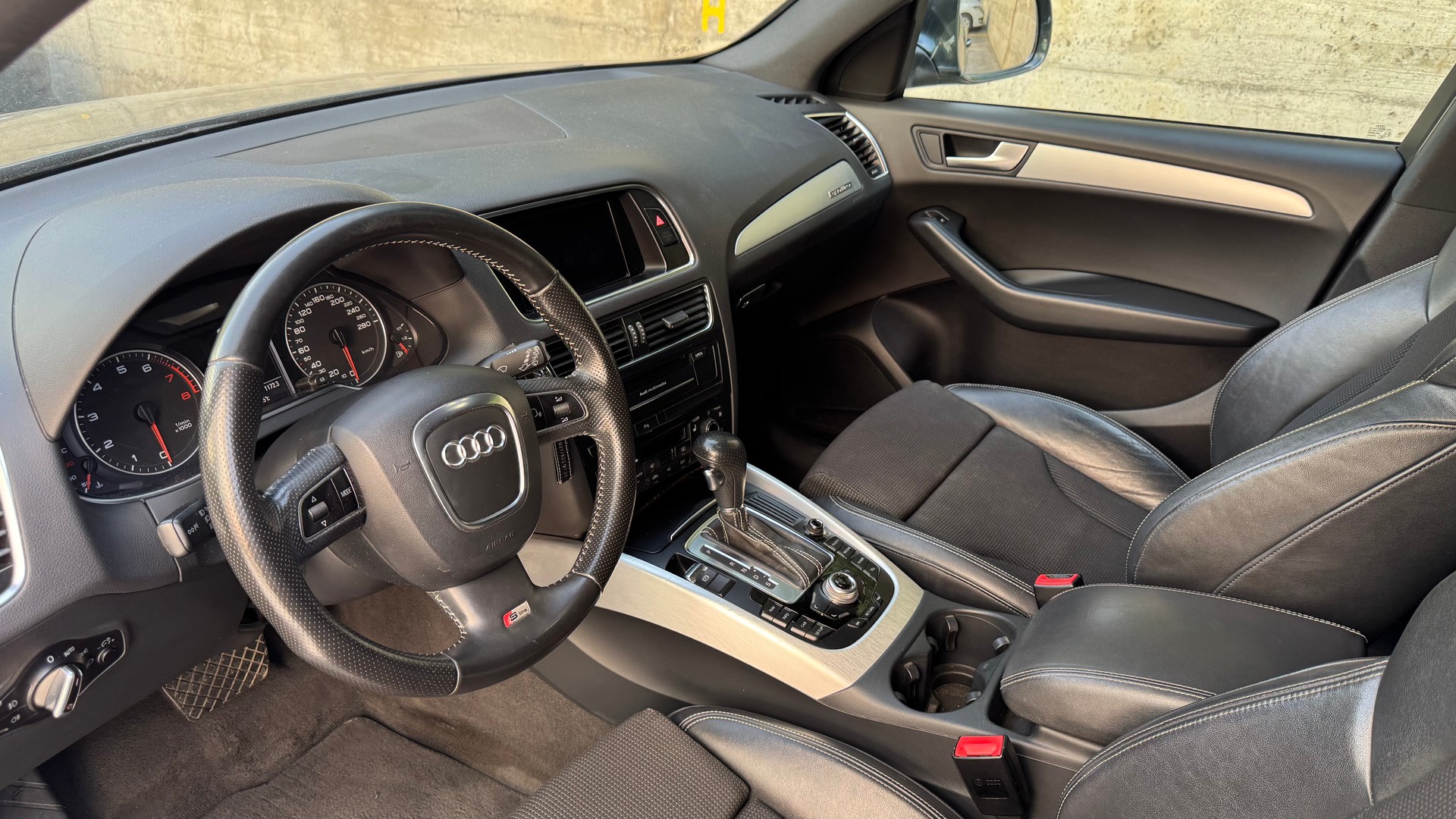 AUDI Q5 2.0 TFSI quattro S-tronic-image-12