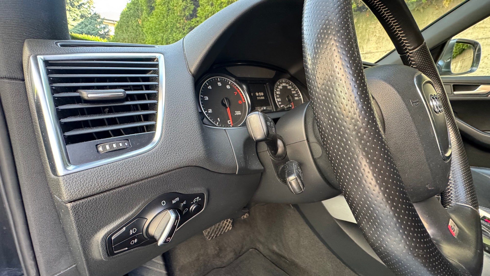 AUDI Q5 2.0 TFSI quattro S-tronic-image-16