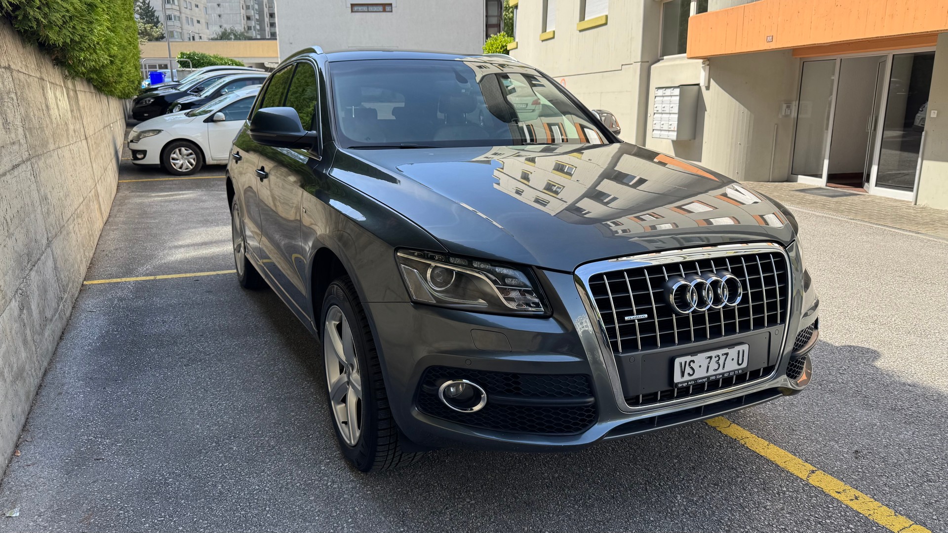 AUDI Q5 2.0 TFSI quattro S-tronic-showroom-element-2