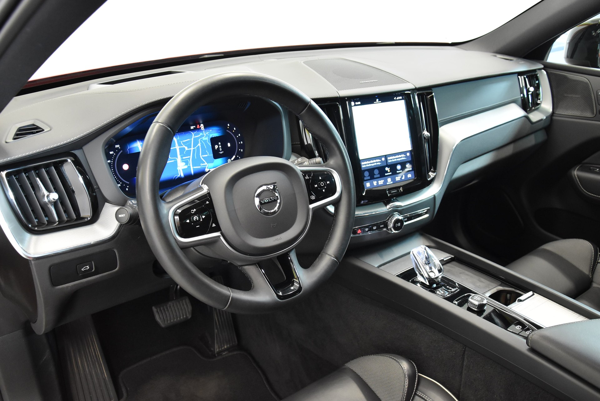 VOLVO XC60 B4 Diesel Mild Hybrid AWD Ultimate Dark Geartronic-image-2