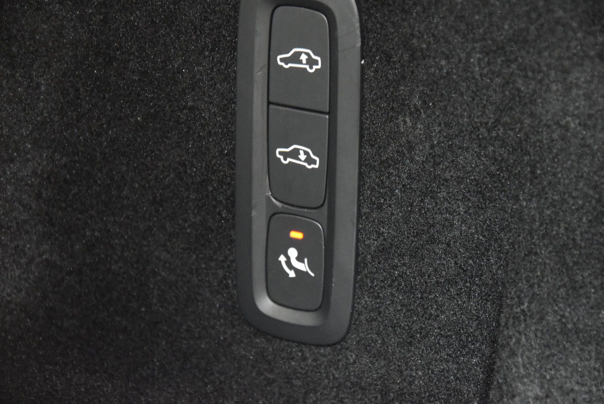 VOLVO XC60 B4 Diesel Mild Hybrid AWD Ultimate Dark Geartronic-image-9