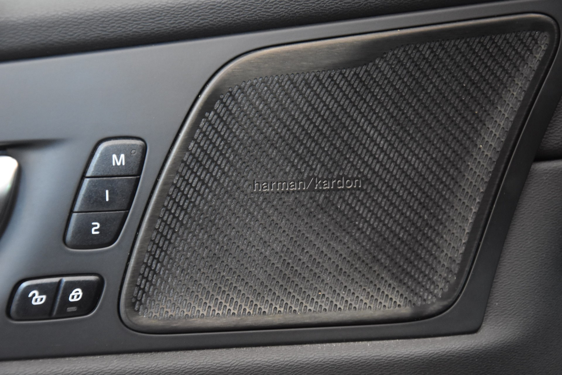 VOLVO XC60 B4 Diesel Mild Hybrid AWD Ultimate Dark Geartronic-image-8