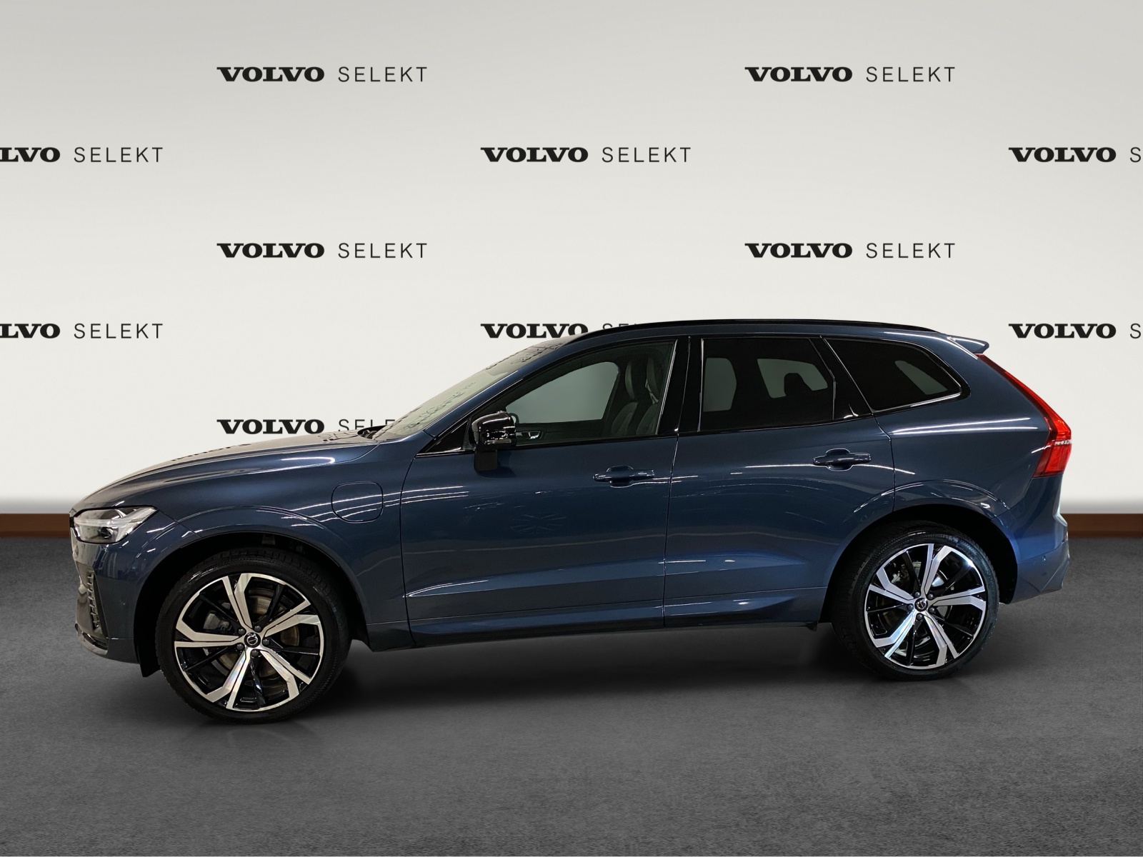 VOLVO XC60 2.0 T6 TE Plus Dark eAWD-image-1