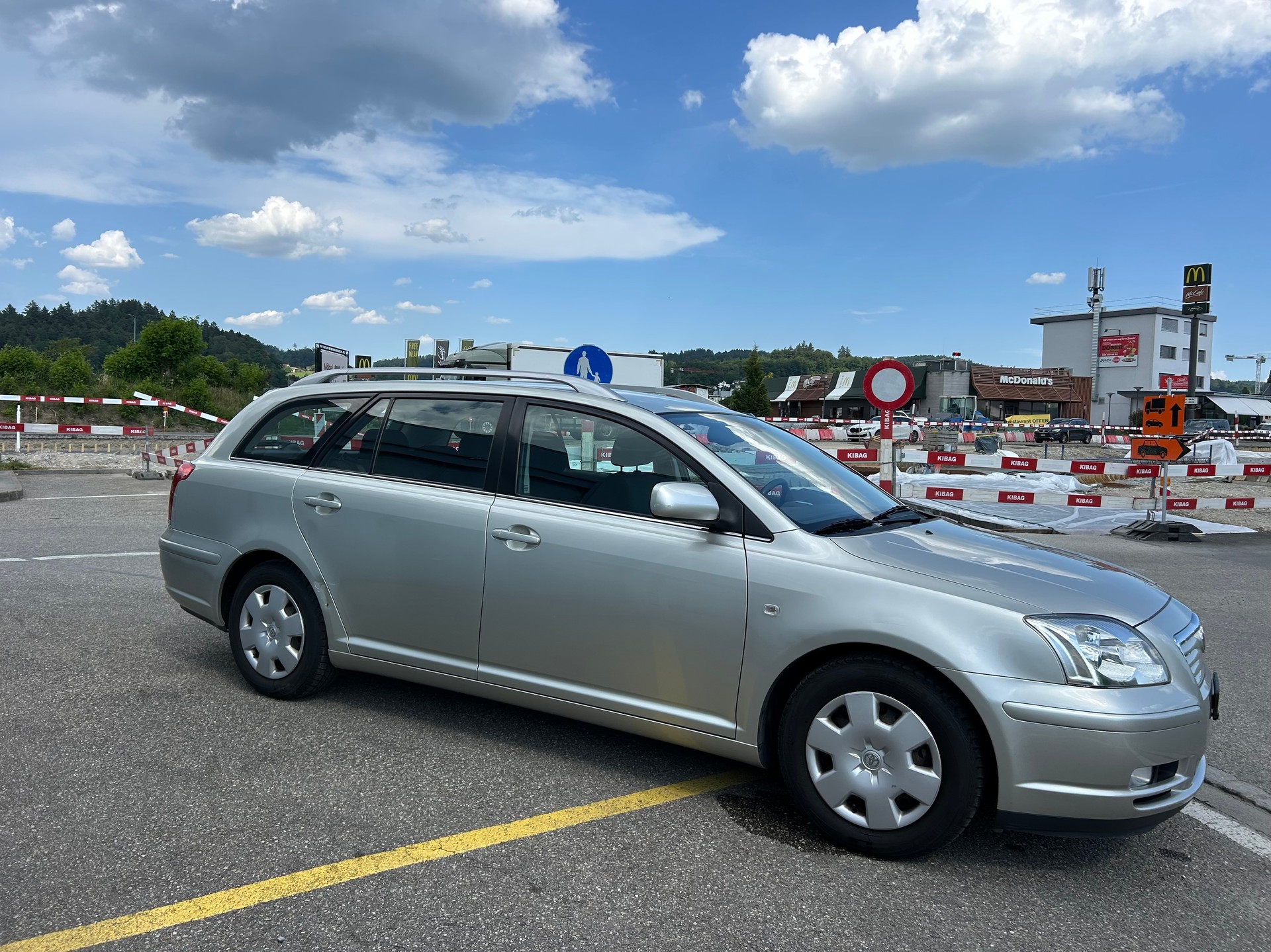TOYOTA Avensis 1.8 VVT-i Linea Luna Sportswagon-image-4