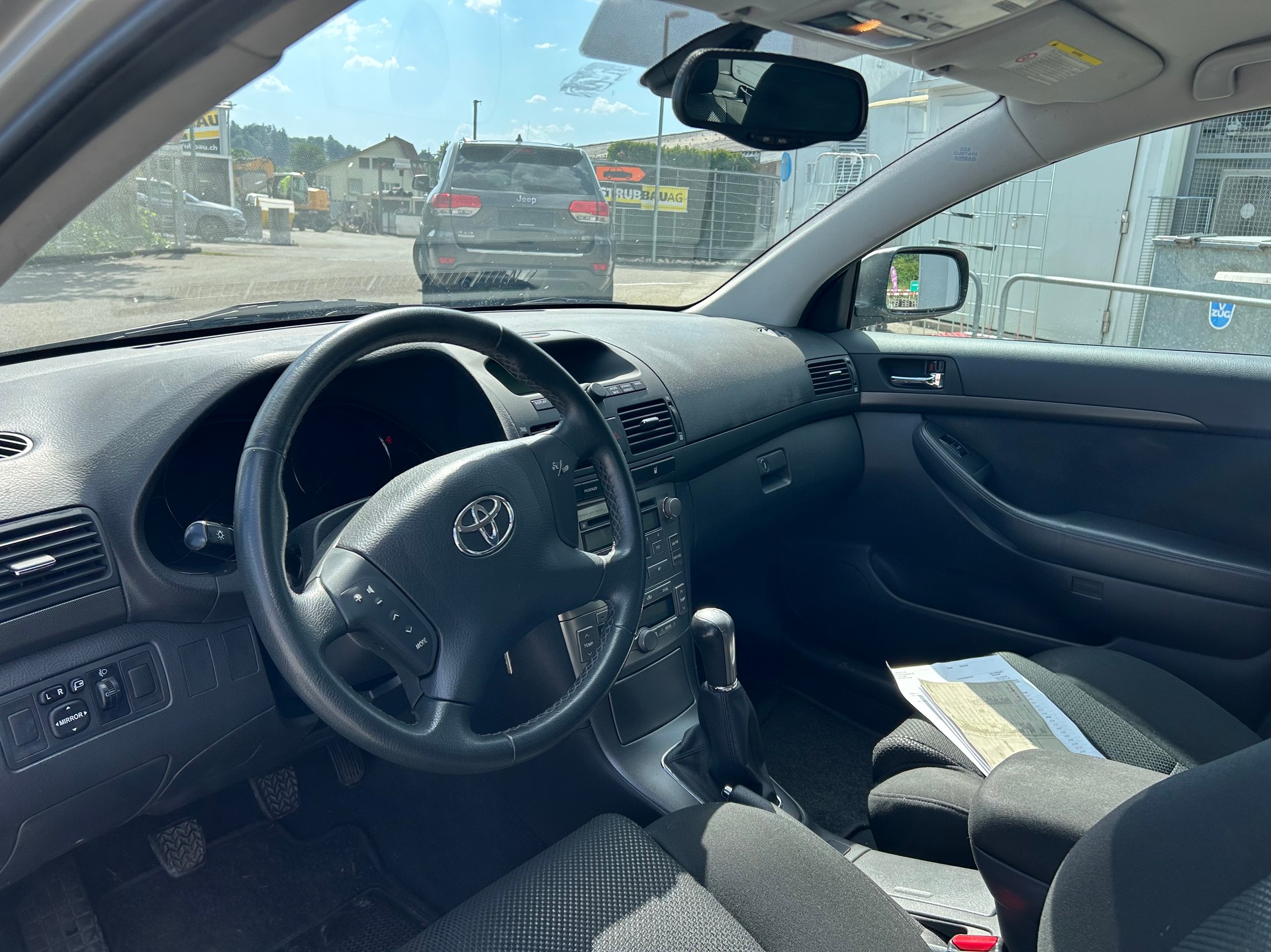 TOYOTA Avensis 1.8 VVT-i Linea Luna Sportswagon-image-12
