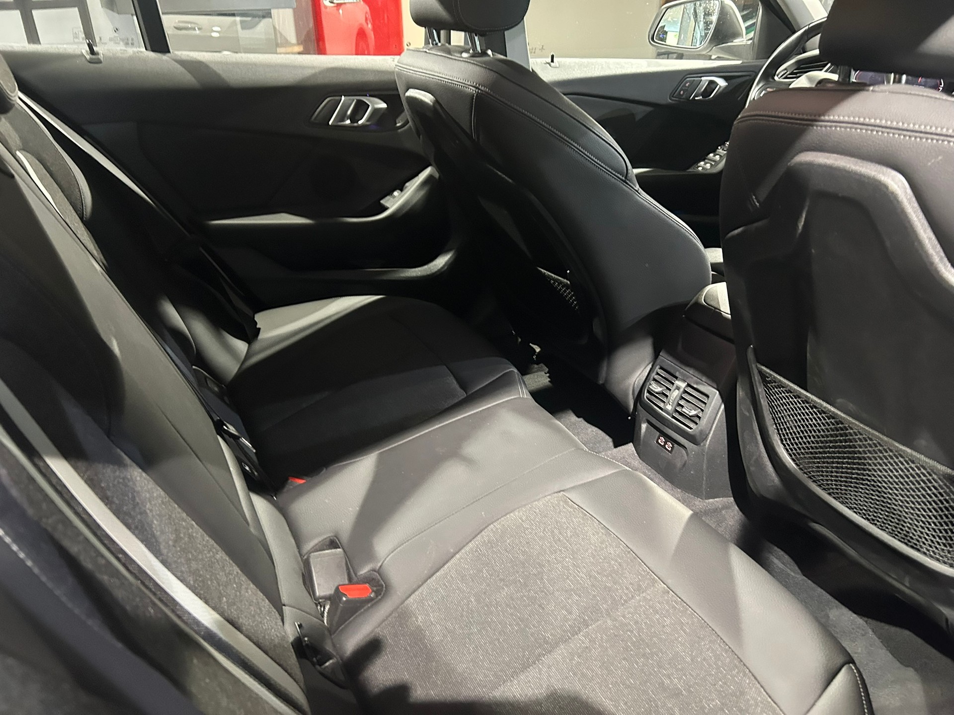 BMW 118i Essential Edition Steptronic-image-31