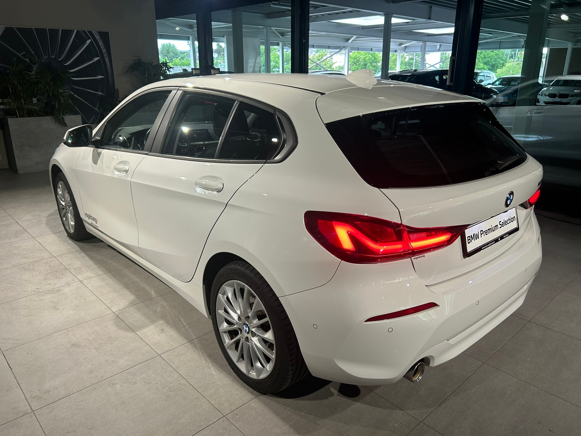 BMW 118i Essential Edition Steptronic-image-14