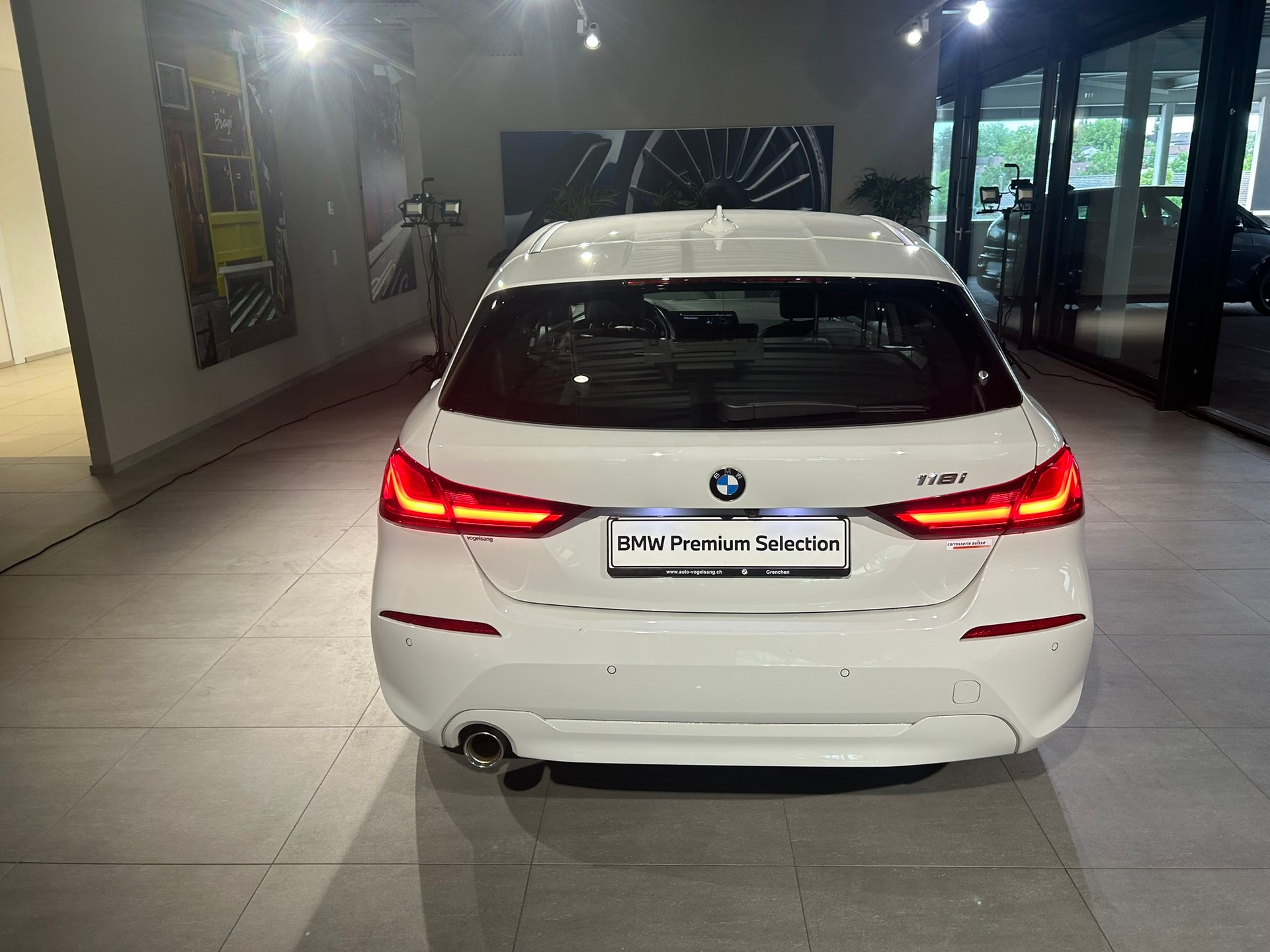BMW 118i Essential Edition Steptronic-image-12