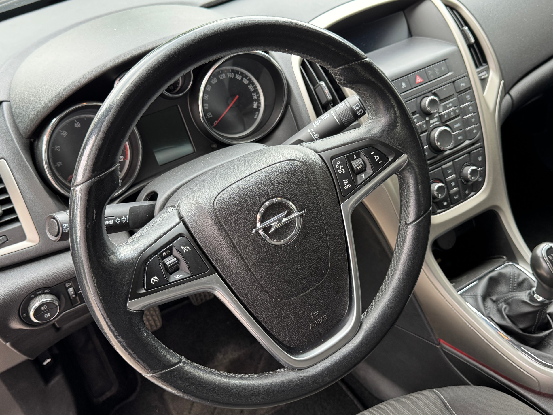 OPEL Astra 1.4i 16V Turbo Cosmo-image-10