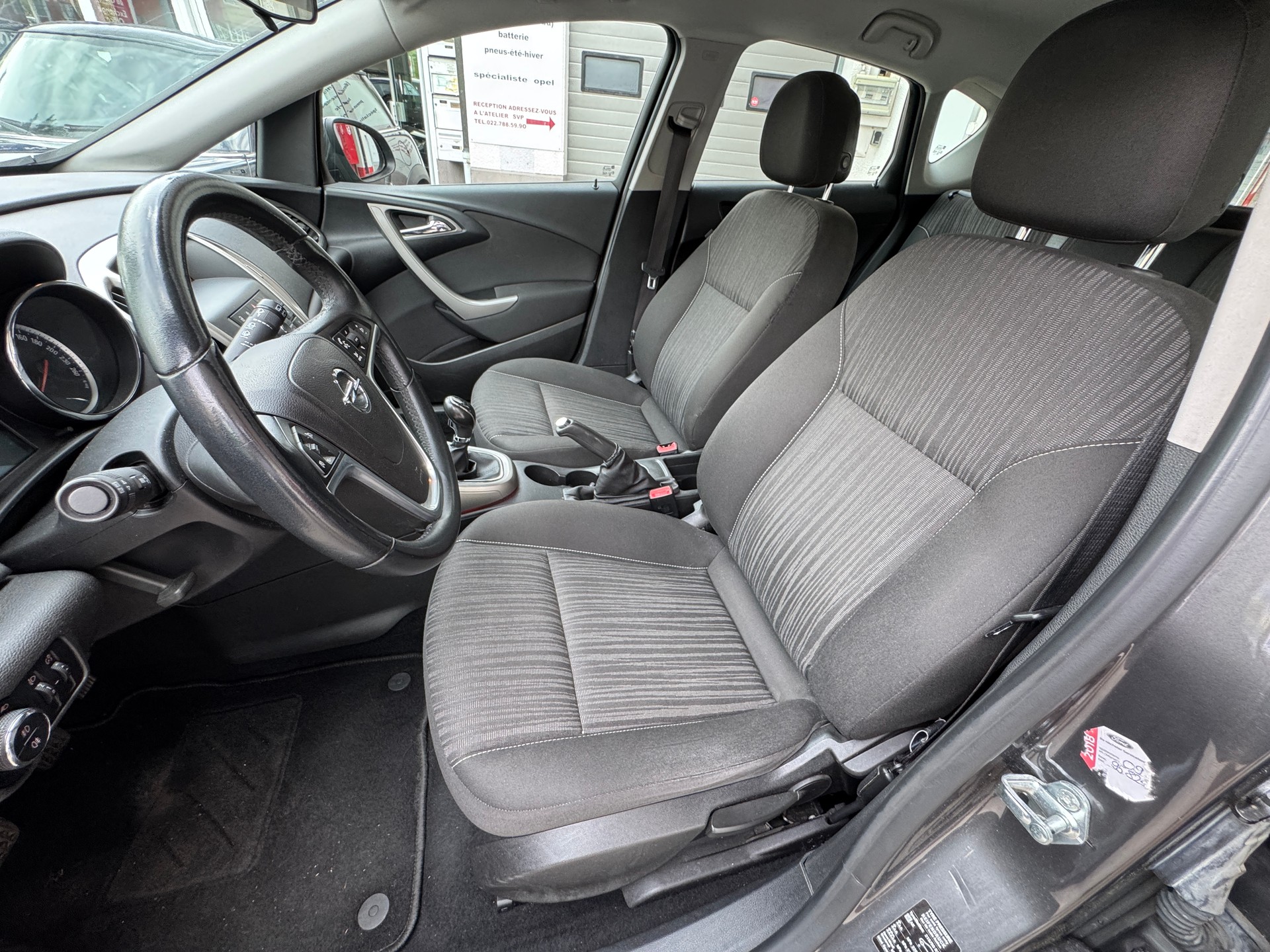 OPEL Astra 1.4i 16V Turbo Cosmo-image-6