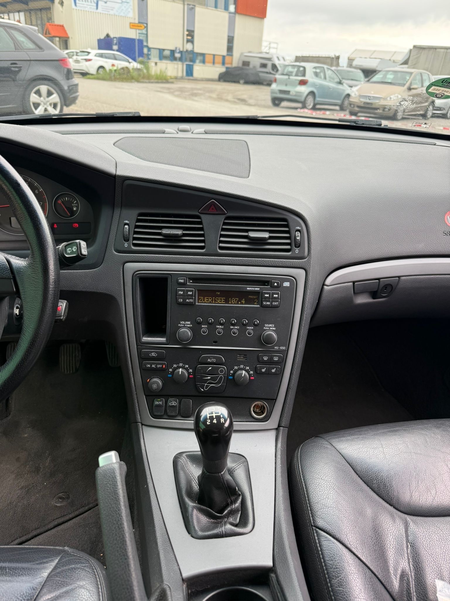 VOLVO V70 2.4-image-8