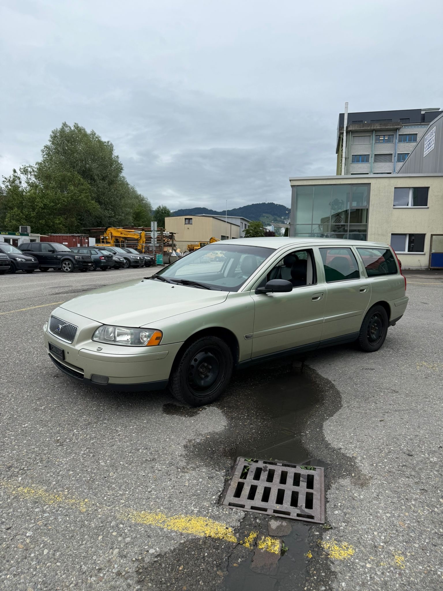 VOLVO V70 2.4-image-2