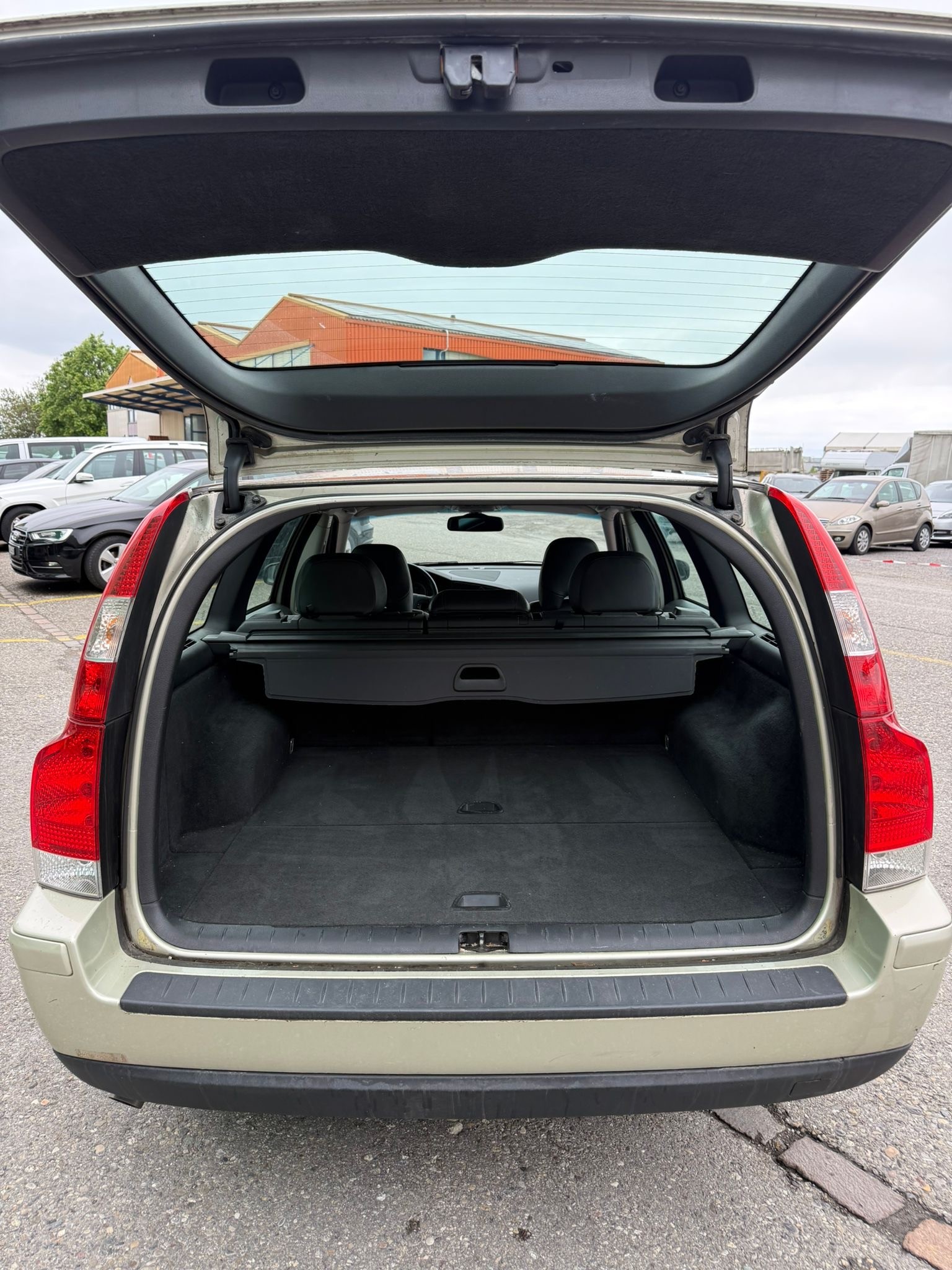 VOLVO V70 2.4-image-9