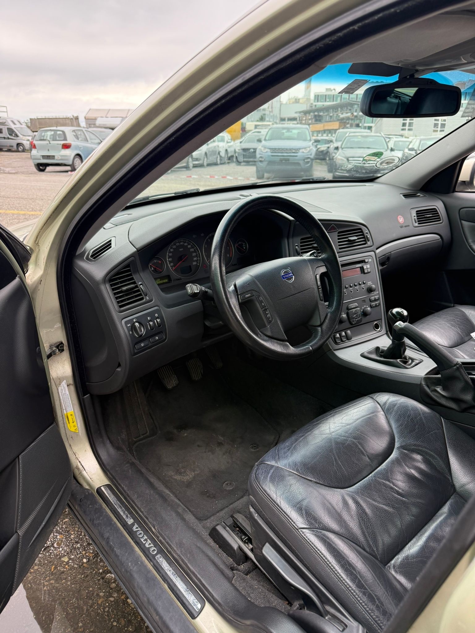 VOLVO V70 2.4-image-6