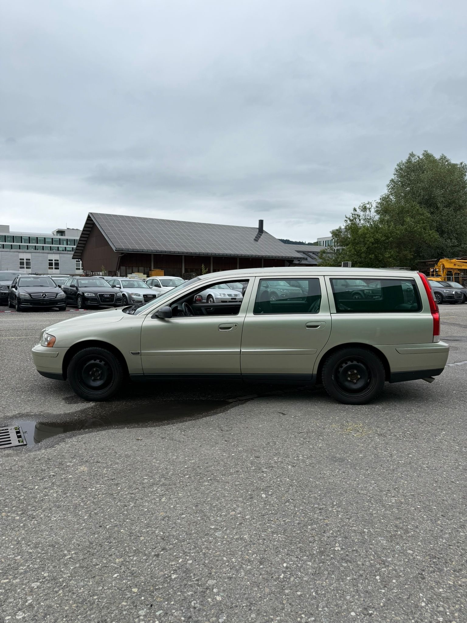 VOLVO V70 2.4-image-4