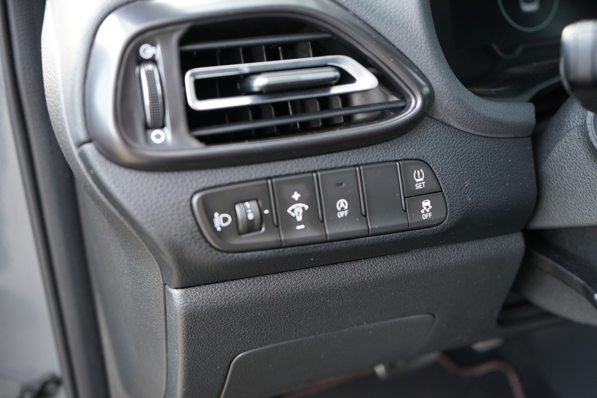 HYUNDAI i30 1.5 T-GDi N Line Exclusive 48V MH DCT-image-14