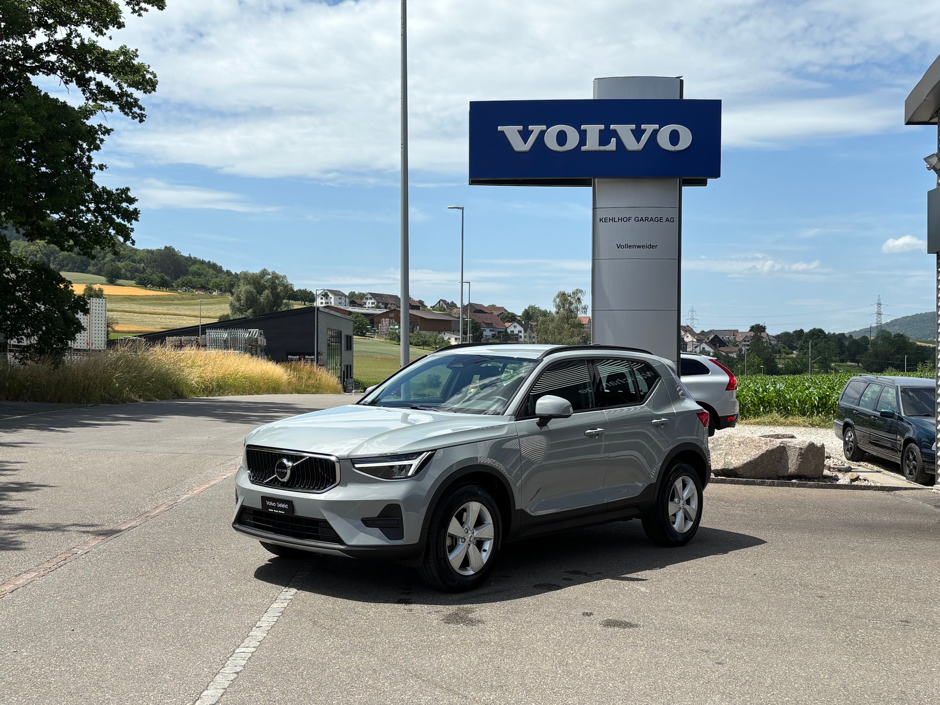 VOLVO XC40 2.0 B3 MH Essential-image-0