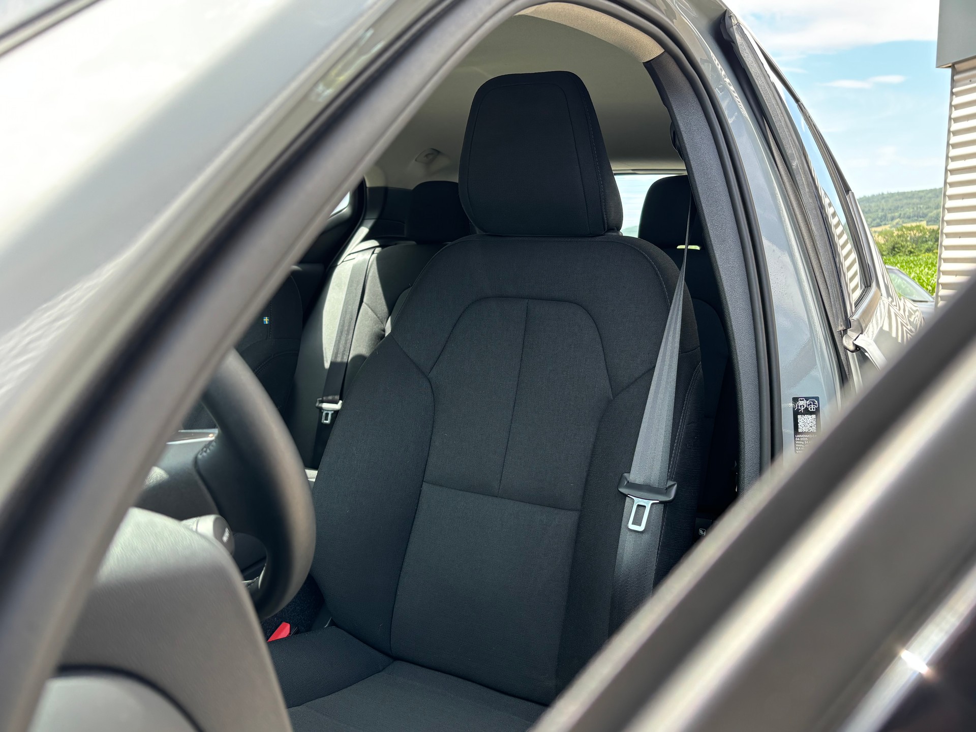 VOLVO XC40 2.0 B3 MH Essential-image-3