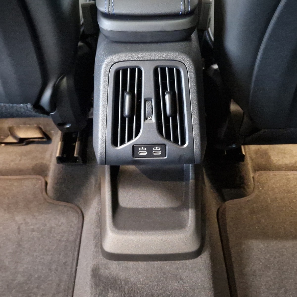 BMW X1 xDrive M35i-image-15