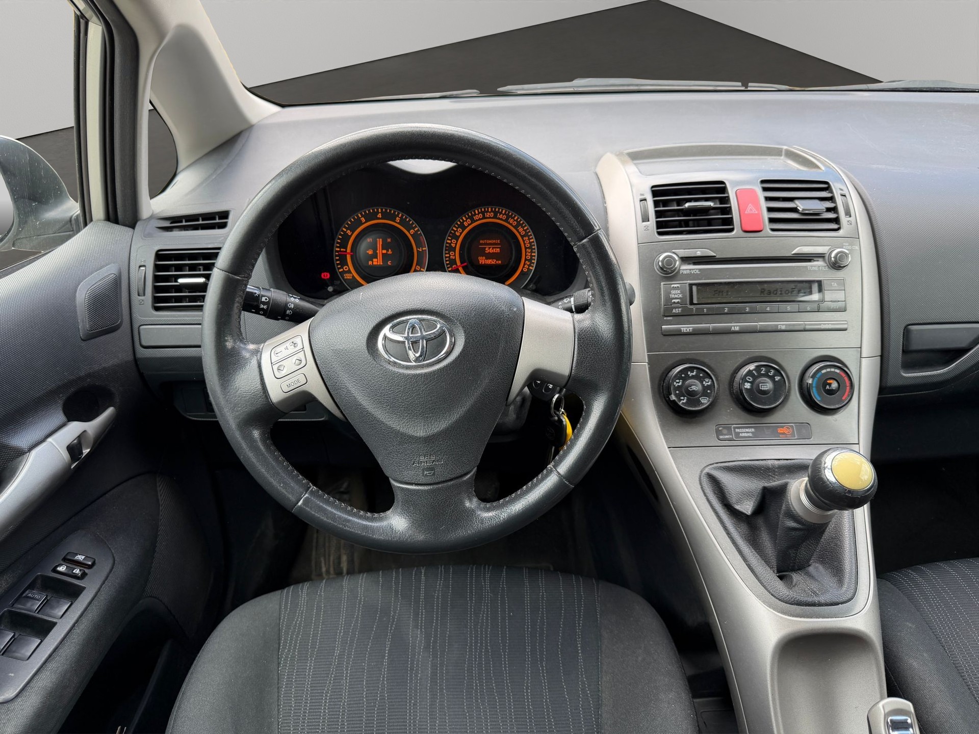 TOYOTA Auris 1.6 Style-image-9
