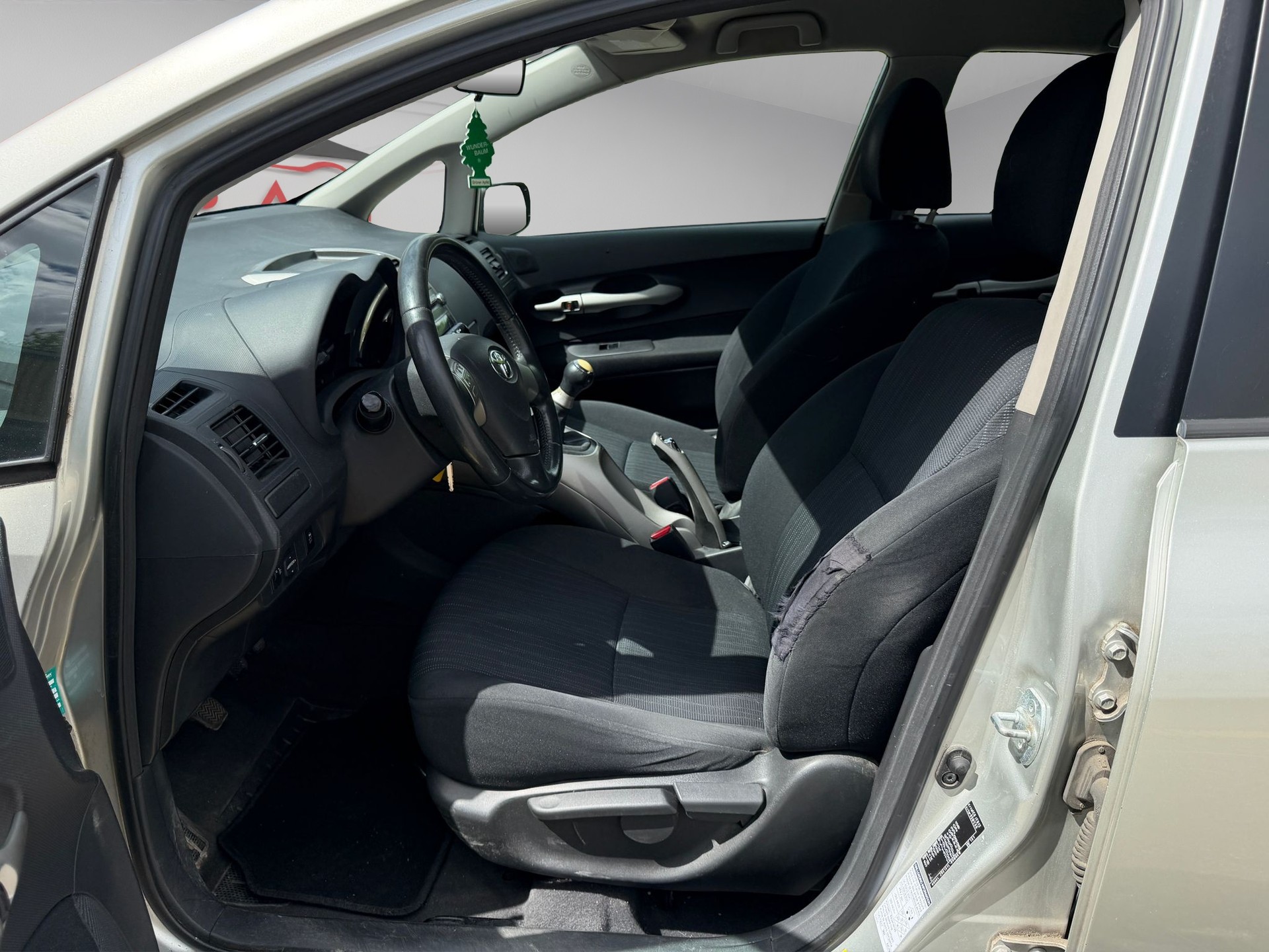 TOYOTA Auris 1.6 Style-image-10