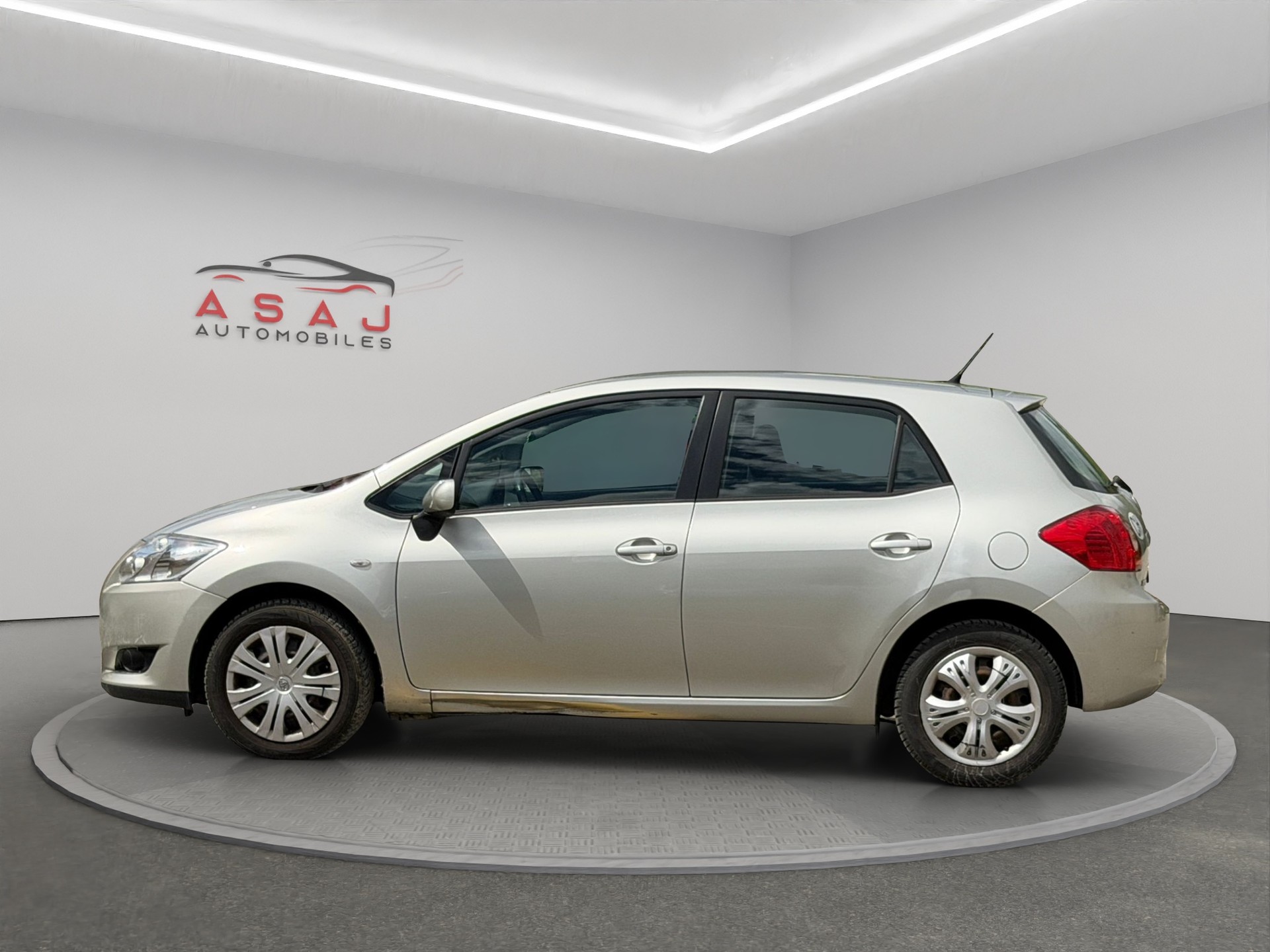 TOYOTA Auris 1.6 Style-image-7