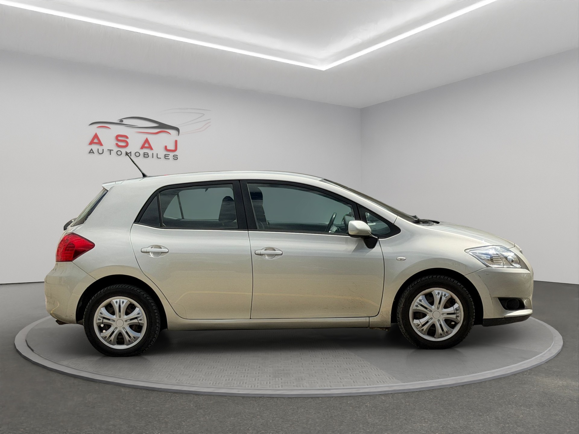 TOYOTA Auris 1.6 Style-image-3