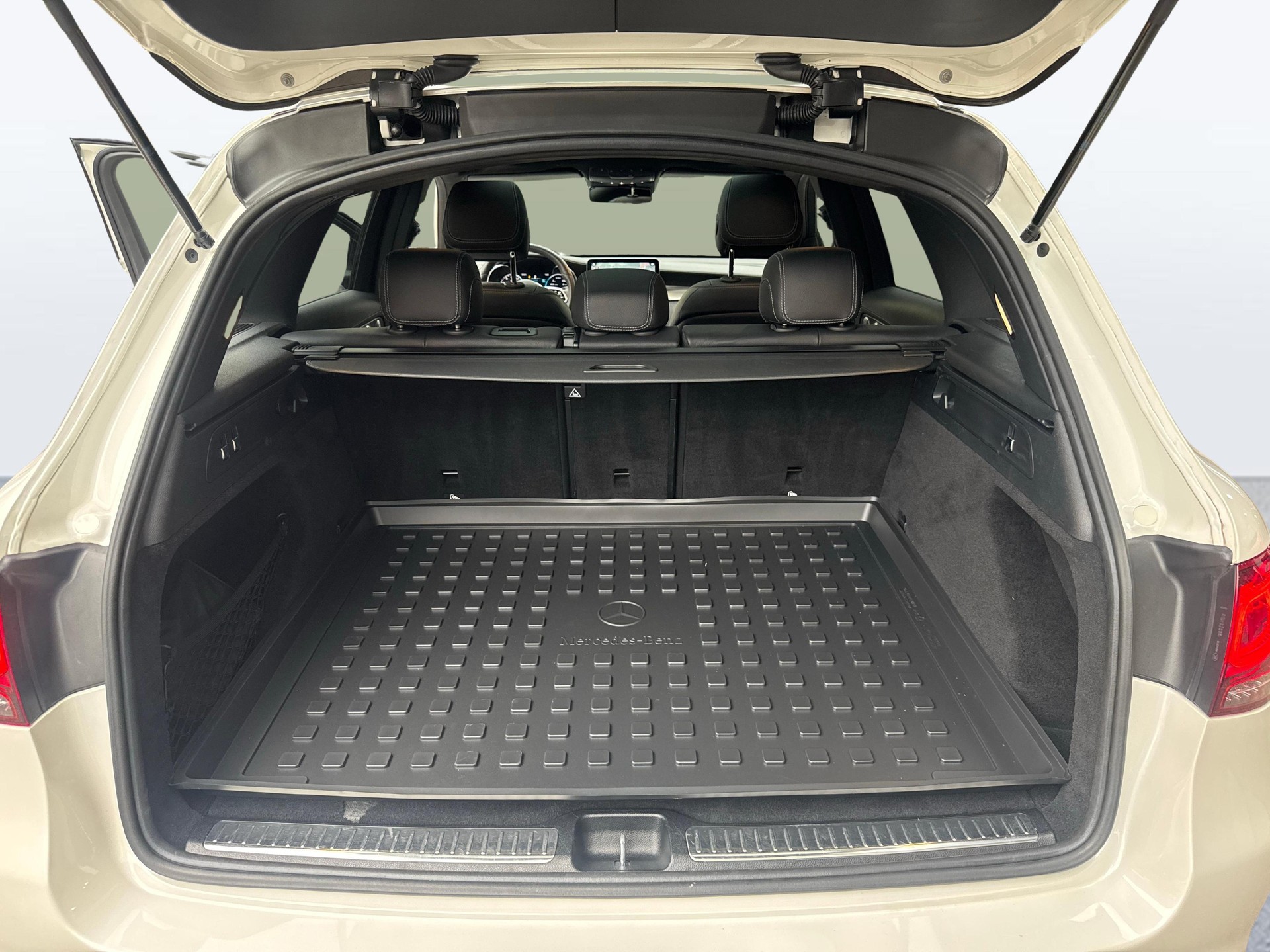 MERCEDES-BENZ GLC 400 d AMG Line 4m-image-11