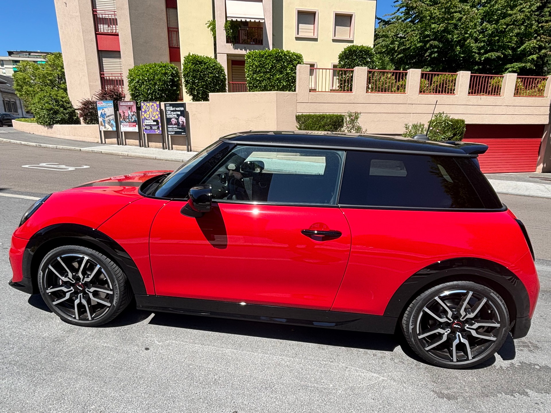 MINI 2.0i Cooper S Sport Stripes Schwarz, Paket XL & JCW Trim***Panoramadach***el. verstellbare Sportsitze mit Memory***-image-4