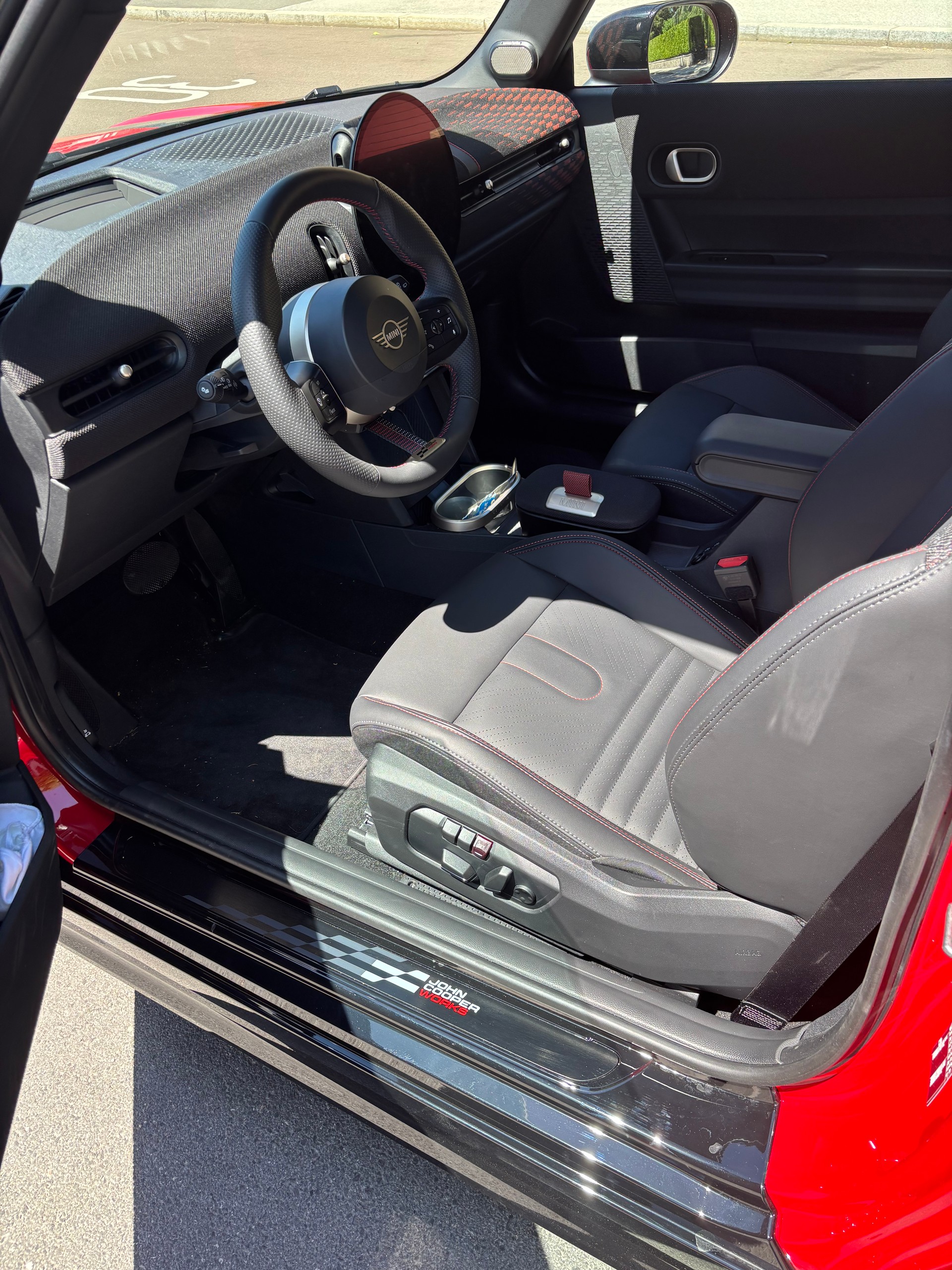MINI 2.0i Cooper S Sport Stripes Schwarz, Paket XL & JCW Trim***Panoramadach***el. verstellbare Sportsitze mit Memory***-image-2