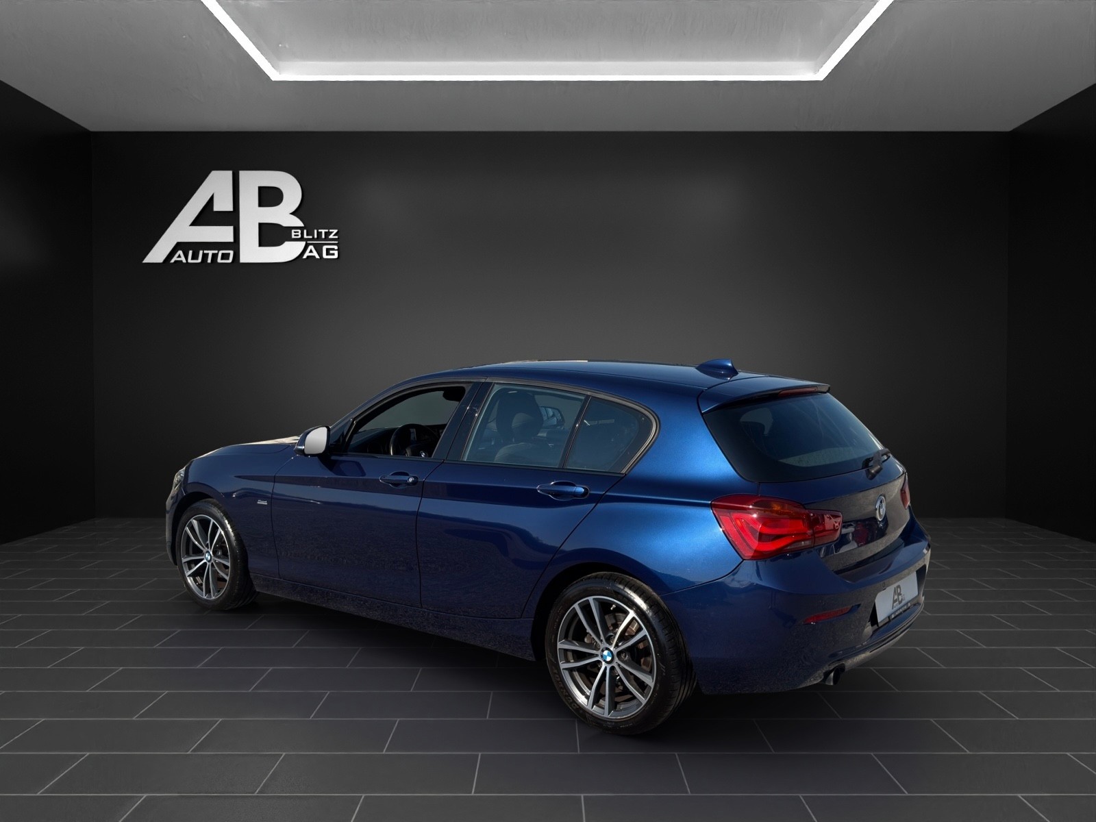 BMW 118i Edition Sport Line Steptronic-image-2