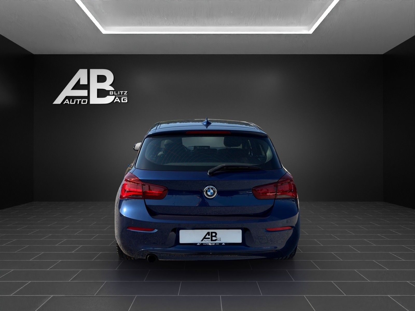 BMW 118i Edition Sport Line Steptronic-image-3