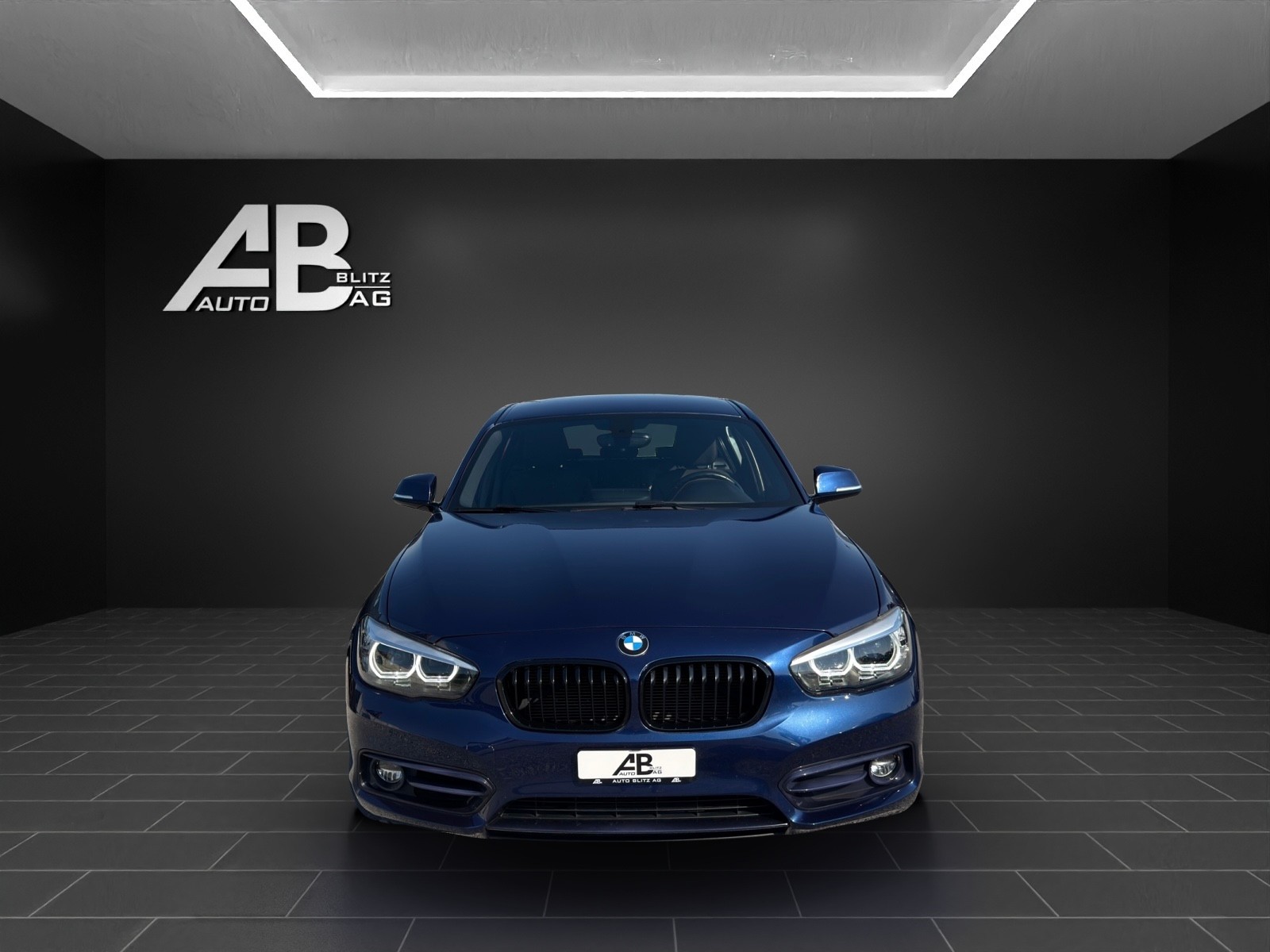 BMW 118i Edition Sport Line Steptronic-image-0