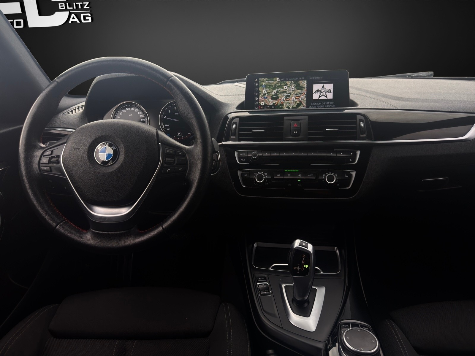 BMW 118i Edition Sport Line Steptronic-image-10