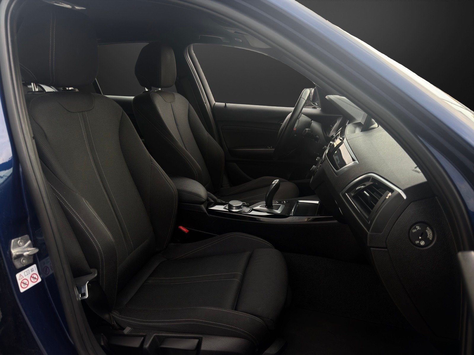 BMW 118i Edition Sport Line Steptronic-image-8