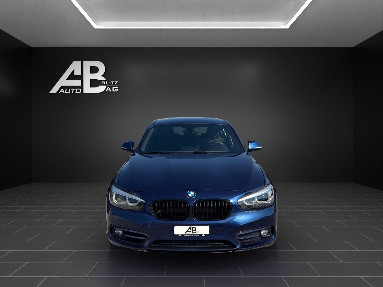 BMW 118i Edition Sport Line Steptronic-image-12