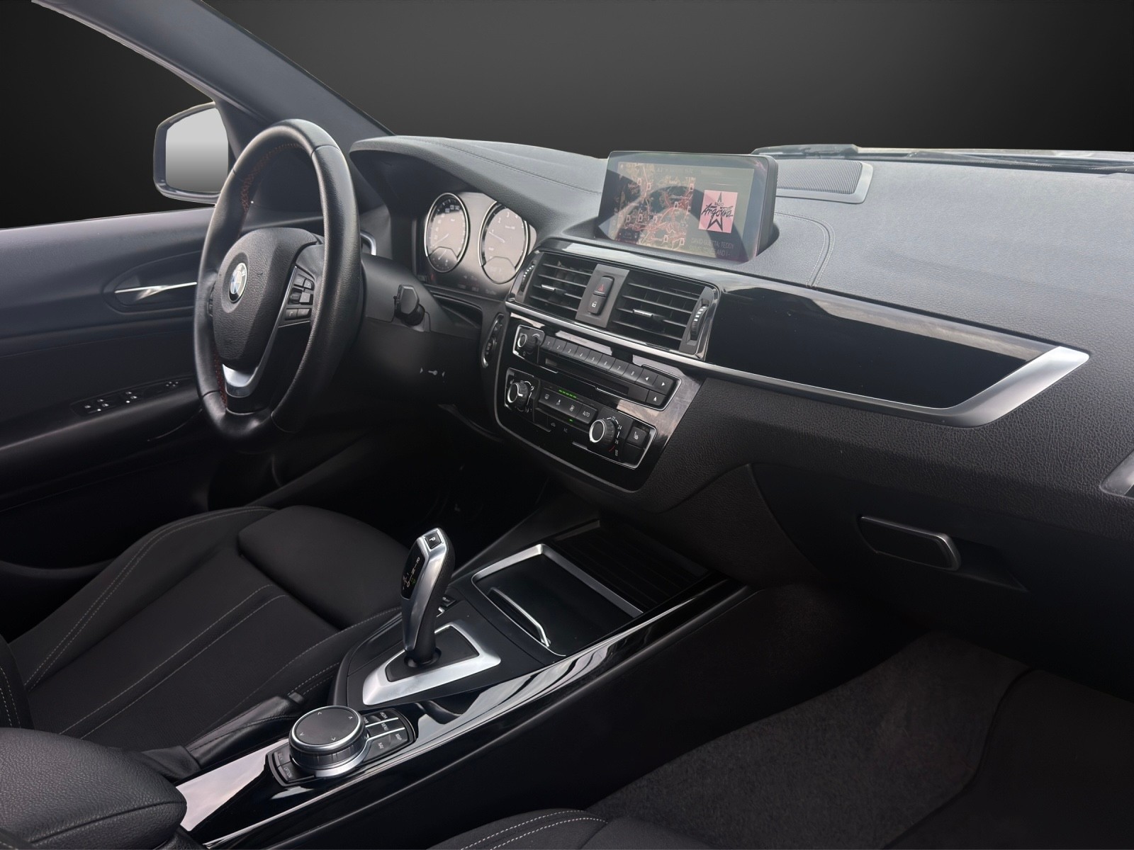 BMW 118i Edition Sport Line Steptronic-image-9