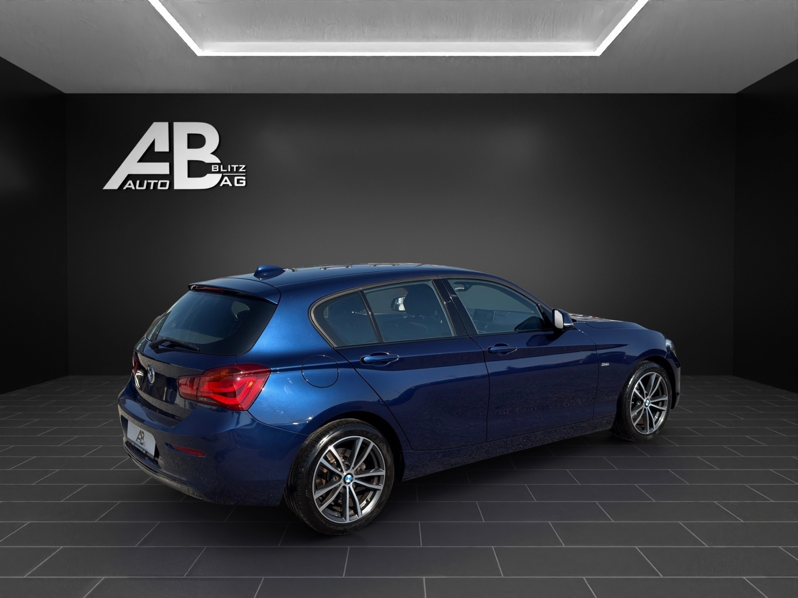 BMW 118i Edition Sport Line Steptronic-image-4