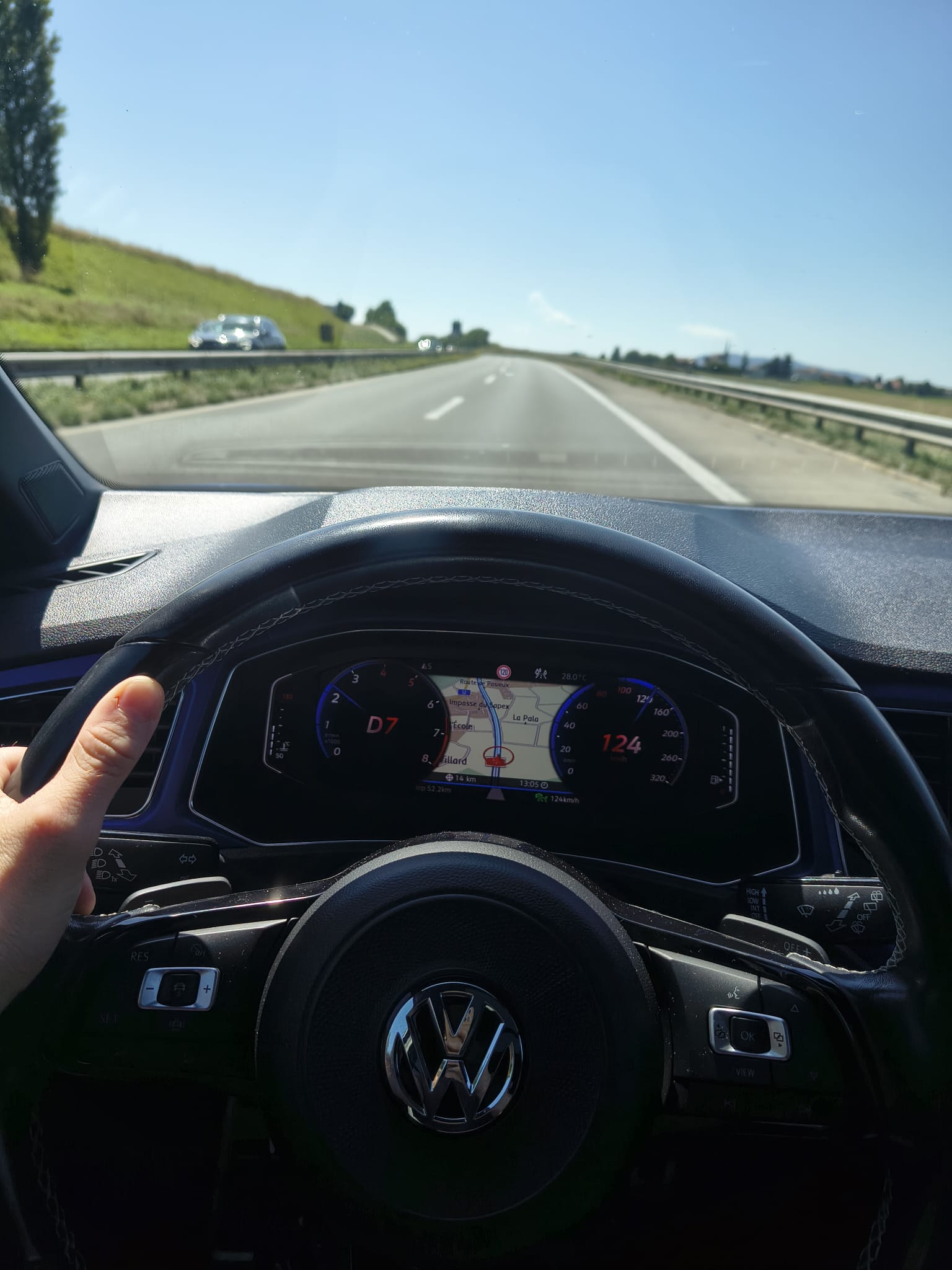 VW T-Roc 2.0 TSI R DSG 4Motion-image-7
