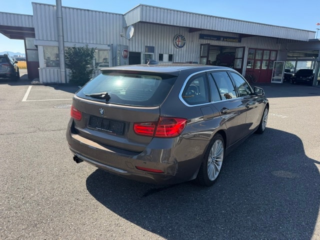 BMW 328i xDrive Touring Modern Line Steptronic-image-4