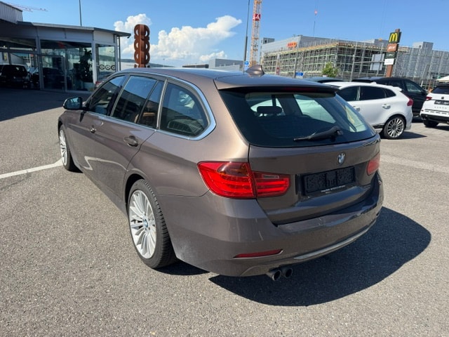 BMW 328i xDrive Touring Modern Line Steptronic-image-5