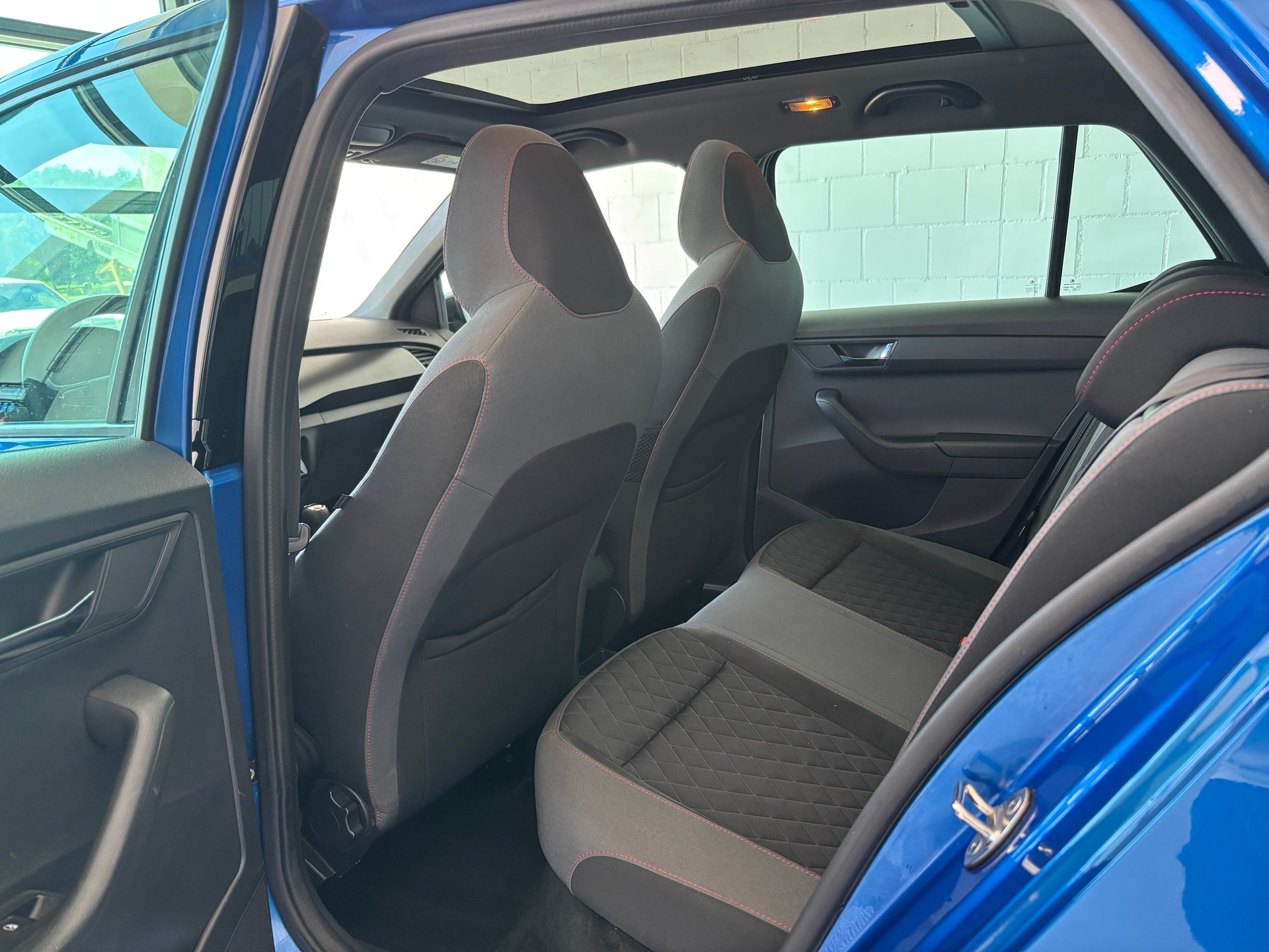 SKODA Fabia 1.0 TSI Monte Carlo DSG-image-9