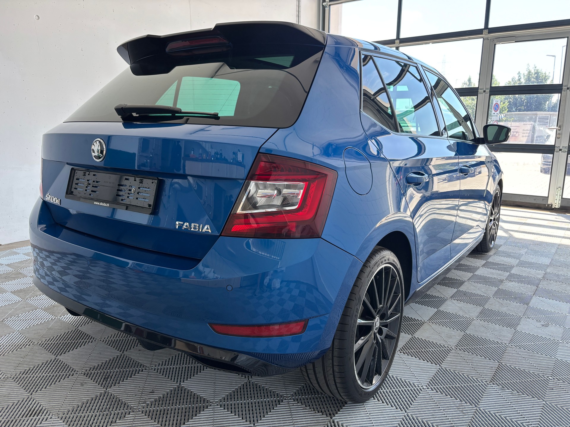 SKODA Fabia 1.0 TSI Monte Carlo DSG-image-5
