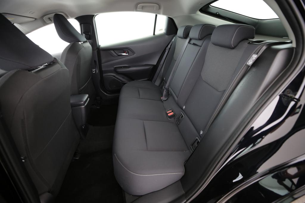 TOYOTA Prius 2.0 Plug-In-Hybrid Style-image-11