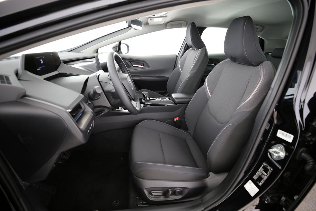 TOYOTA Prius 2.0 Plug-In-Hybrid Style-image-3