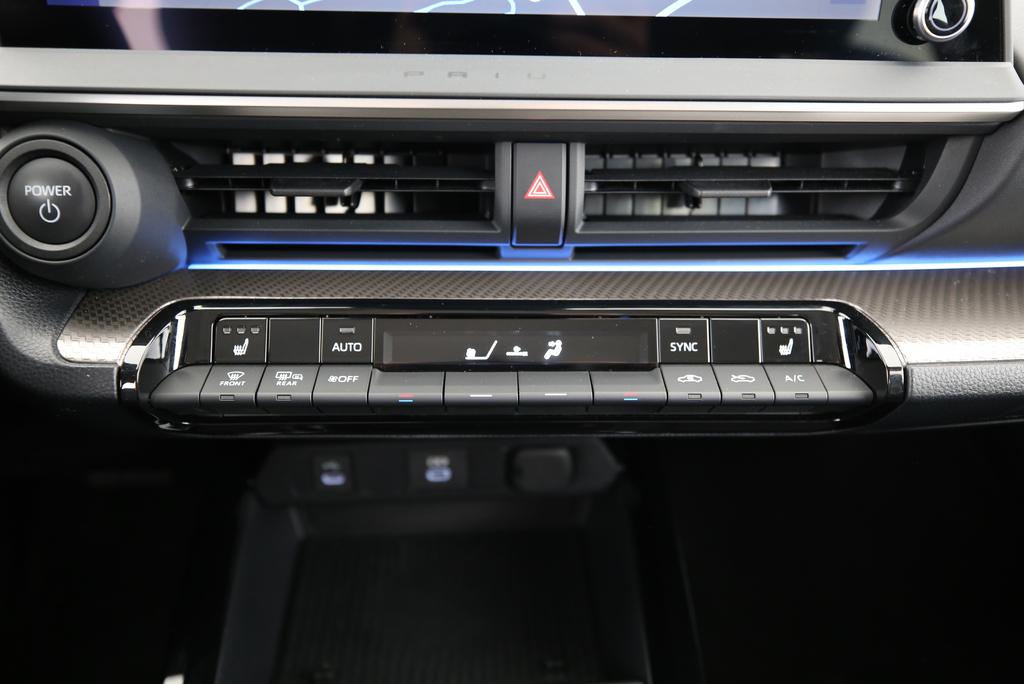 TOYOTA Prius 2.0 Plug-In-Hybrid Style-image-8