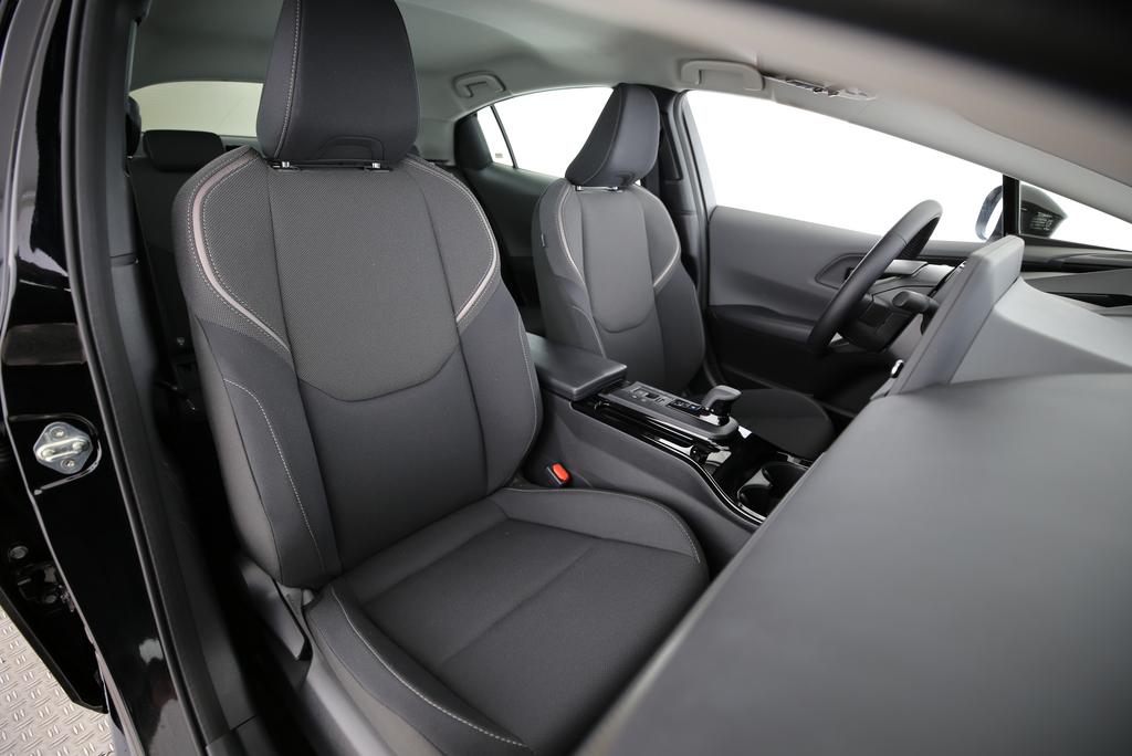 TOYOTA Prius 2.0 Plug-In-Hybrid Style-image-10