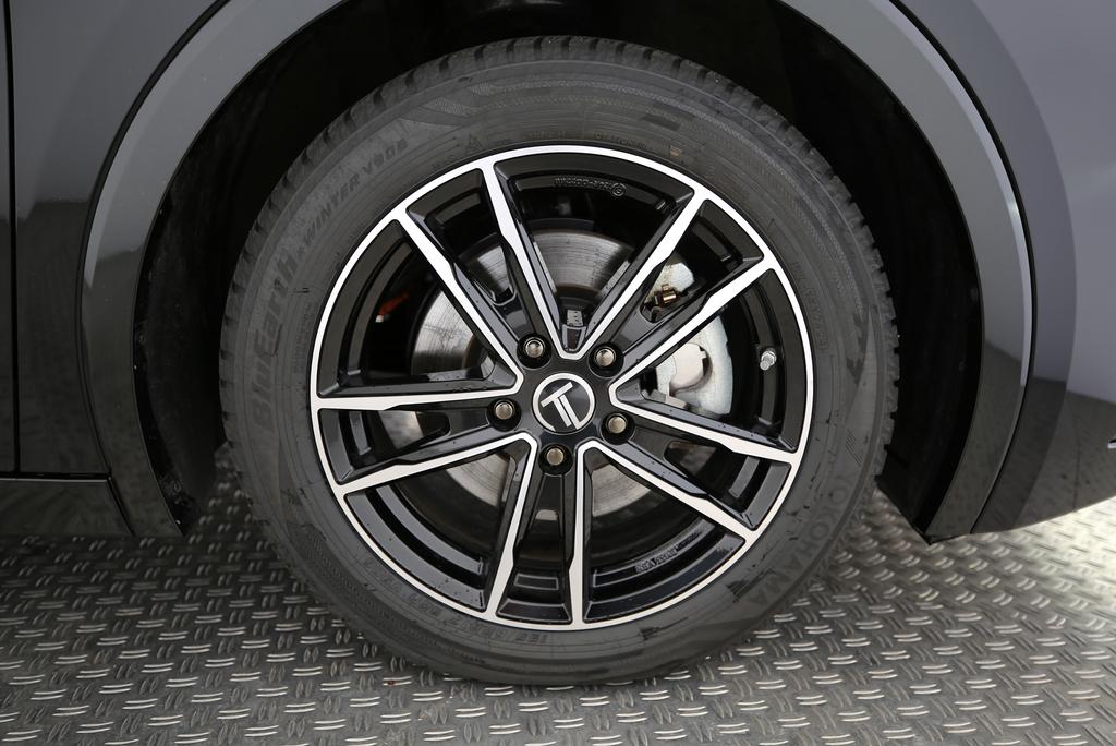TOYOTA Prius 2.0 Plug-In-Hybrid Style-image-12
